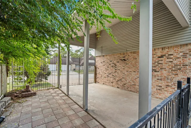 a view of a pathway of a house