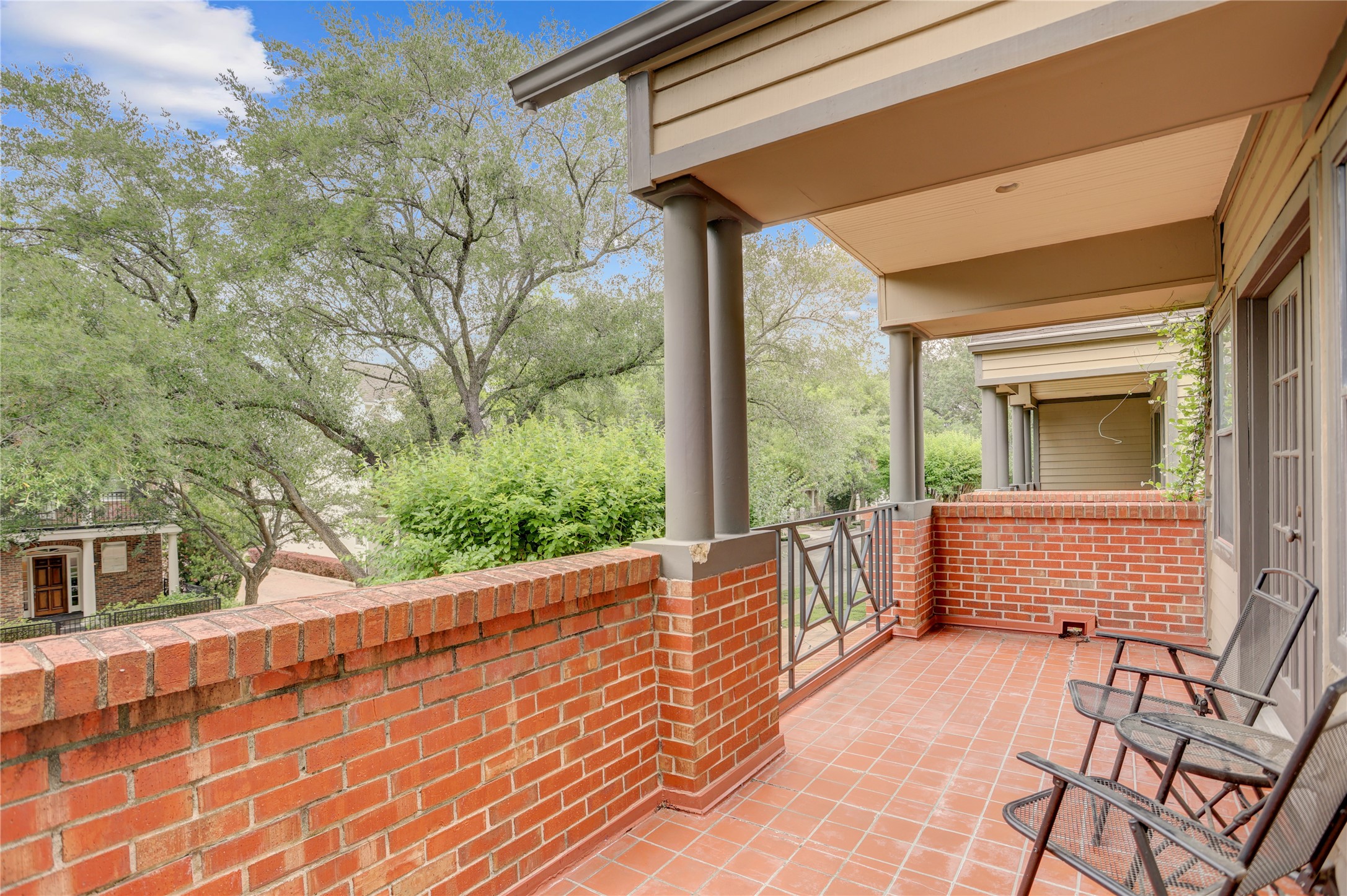 2629 Wroxton Road, Unit A Houston, TX 77005 - Photo 17 of 22 Charming balcony perfect for enjoying fresh air and sunshine.