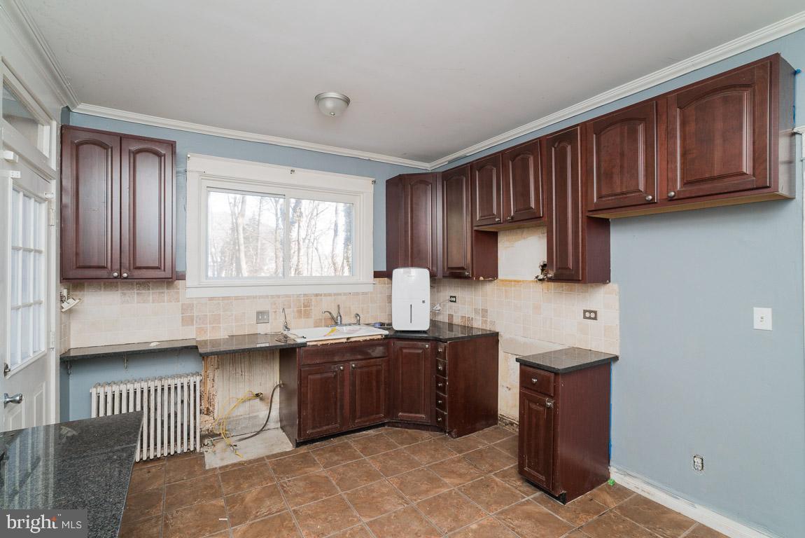 1711 Mineral Spring Road Reading, PA 19602 - Photo 10 of 24