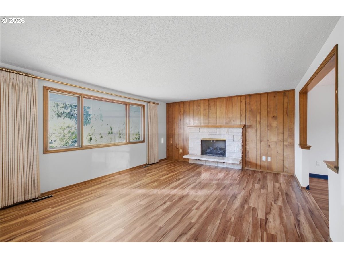 895 Northwest 3rd Street Gresham, OR 97030 - Photo 9 of 41