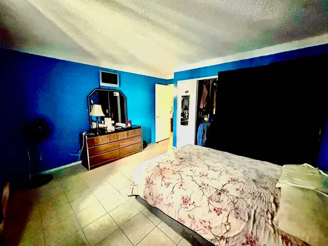 $1,400 | 247 North Neltnor Boulevard, Unit F2C, West Chicago, IL 60185