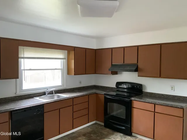 $1,500 | 11-21 Ashdown Road, Unit 15C, Clifton Park, NY 12019