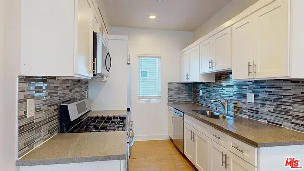 $3,500 | 146 1/2 Rosemont Avenue, Los Angeles, CA 90026