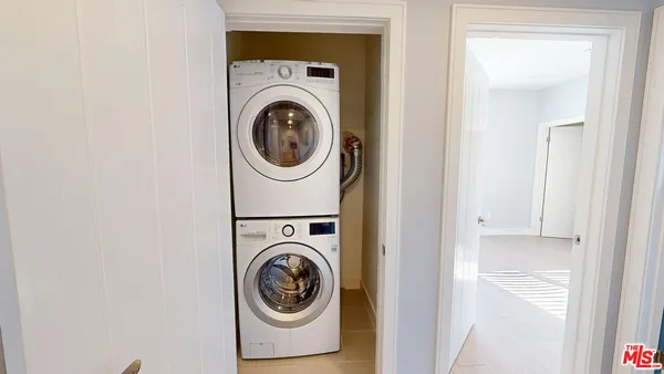 $3,500 | 146 1/2 Rosemont Avenue, Los Angeles, CA 90026