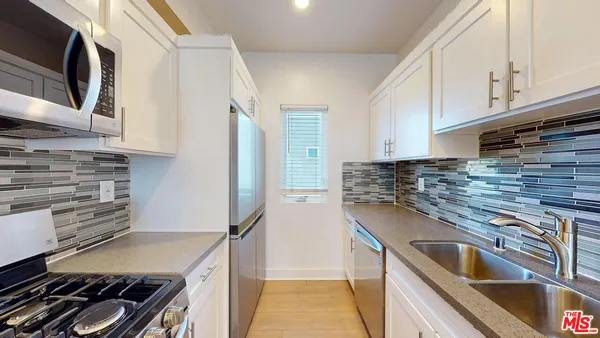 $3,500 | 146 1/2 Rosemont Avenue, Los Angeles, CA 90026