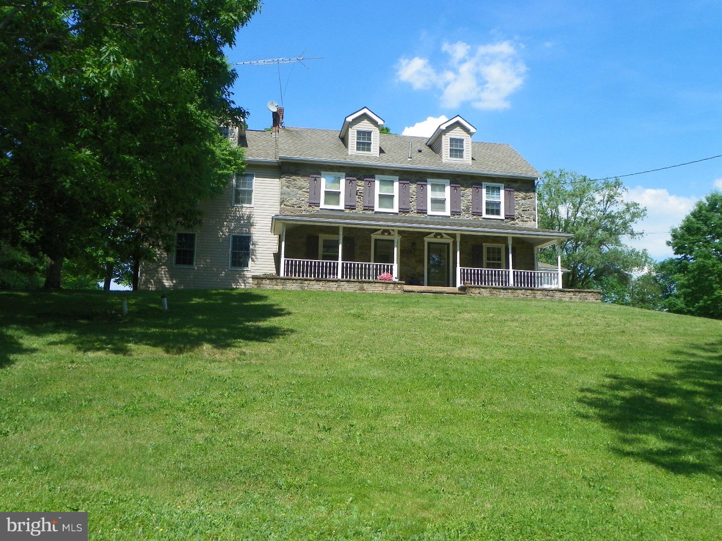 1372 Hendricks Road Pennsburg, PA 18073 - Photo 2 of 25