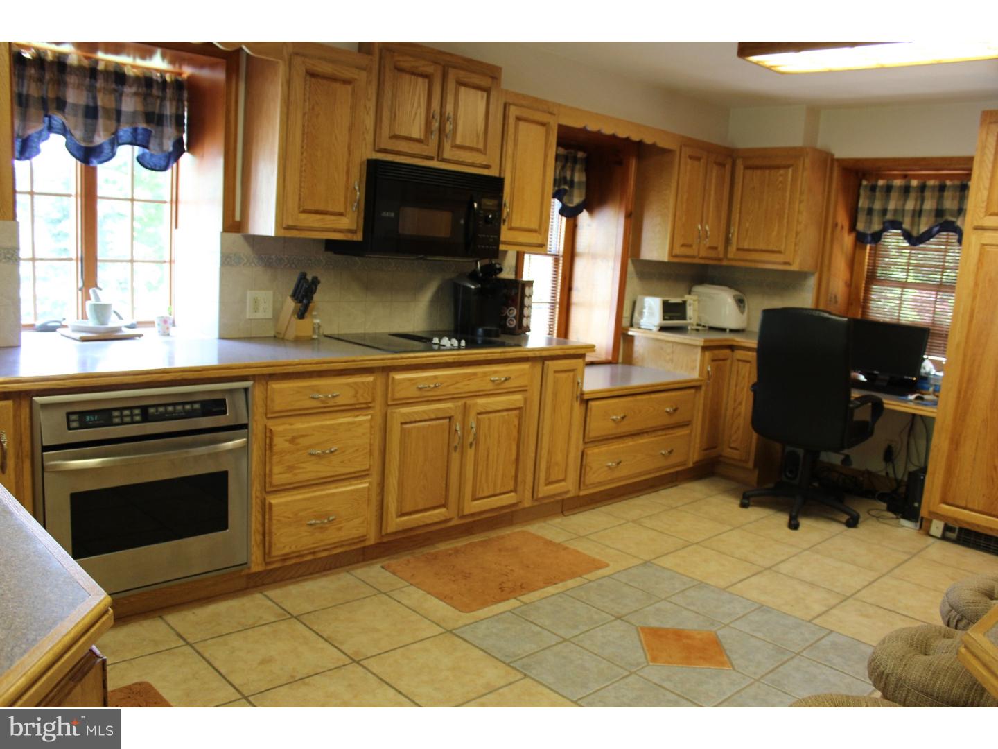 1372 Hendricks Road Pennsburg, PA 18073 - Photo 11 of 25