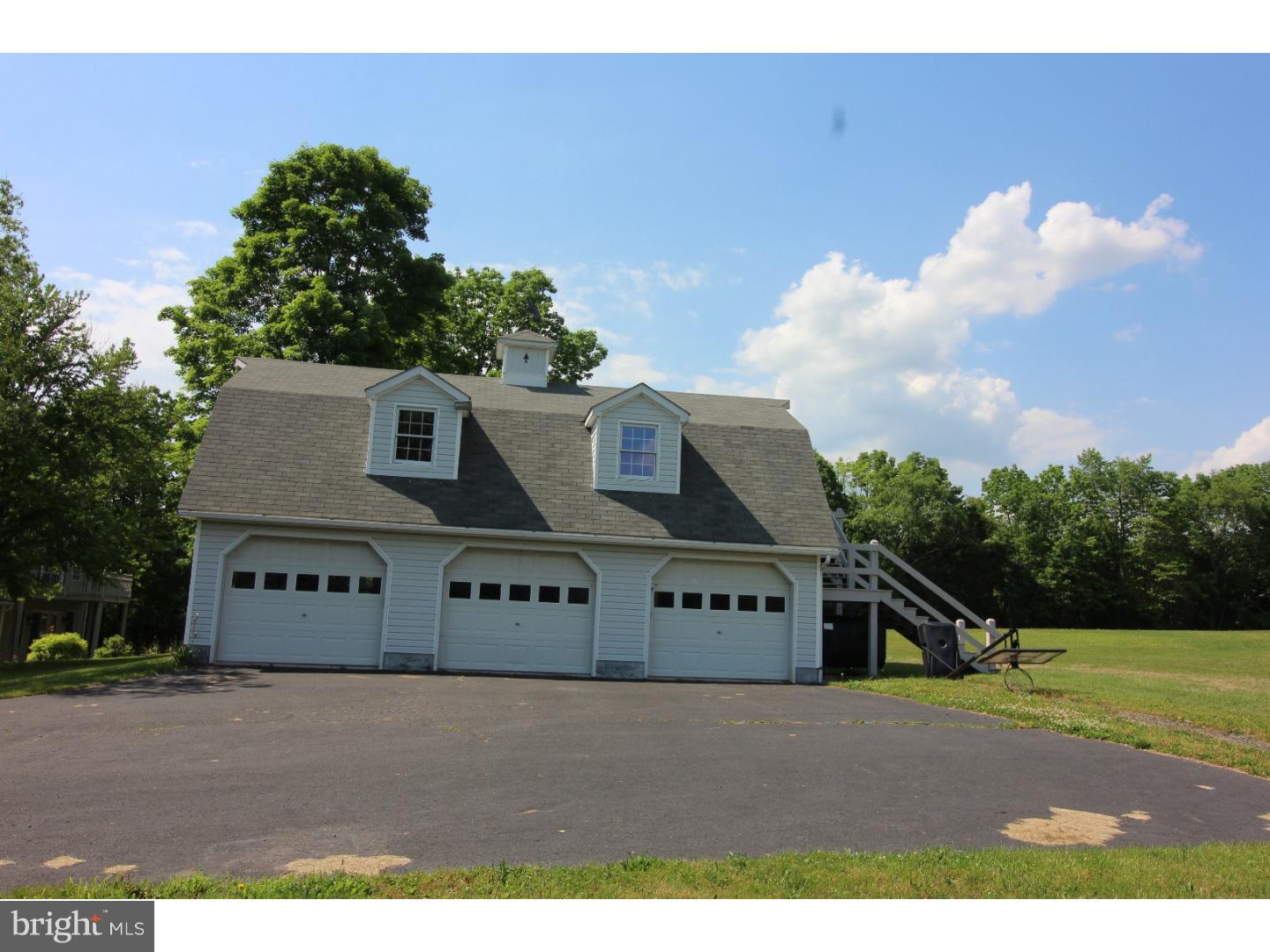 1372 Hendricks Road Pennsburg, PA 18073 - Photo 3 of 25