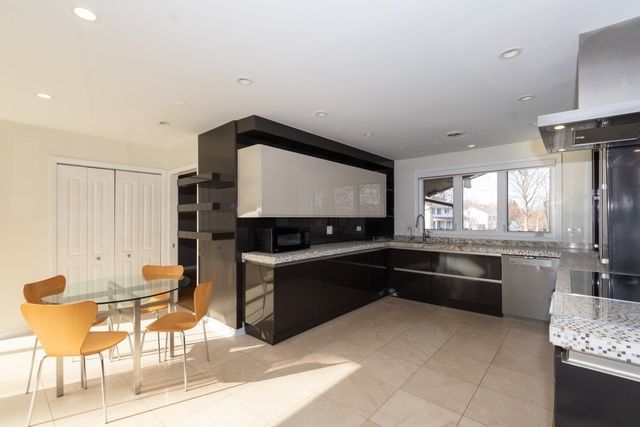 $790,000 | 833 Timber Lane, Lake Forest, IL 60045