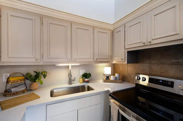 $162,500 | 500 North Jefferson Avenue, Unit H1, Sarasota, FL 34237