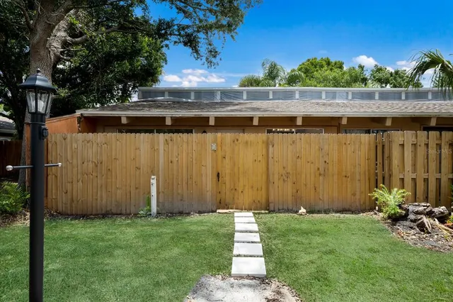 $162,500 | 500 North Jefferson Avenue, Unit H1, Sarasota, FL 34237