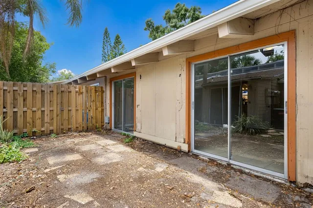 $162,500 | 500 North Jefferson Avenue, Unit H1, Sarasota, FL 34237