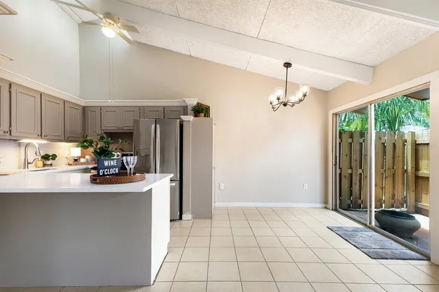 $162,500 | 500 North Jefferson Avenue, Unit H1, Sarasota, FL 34237