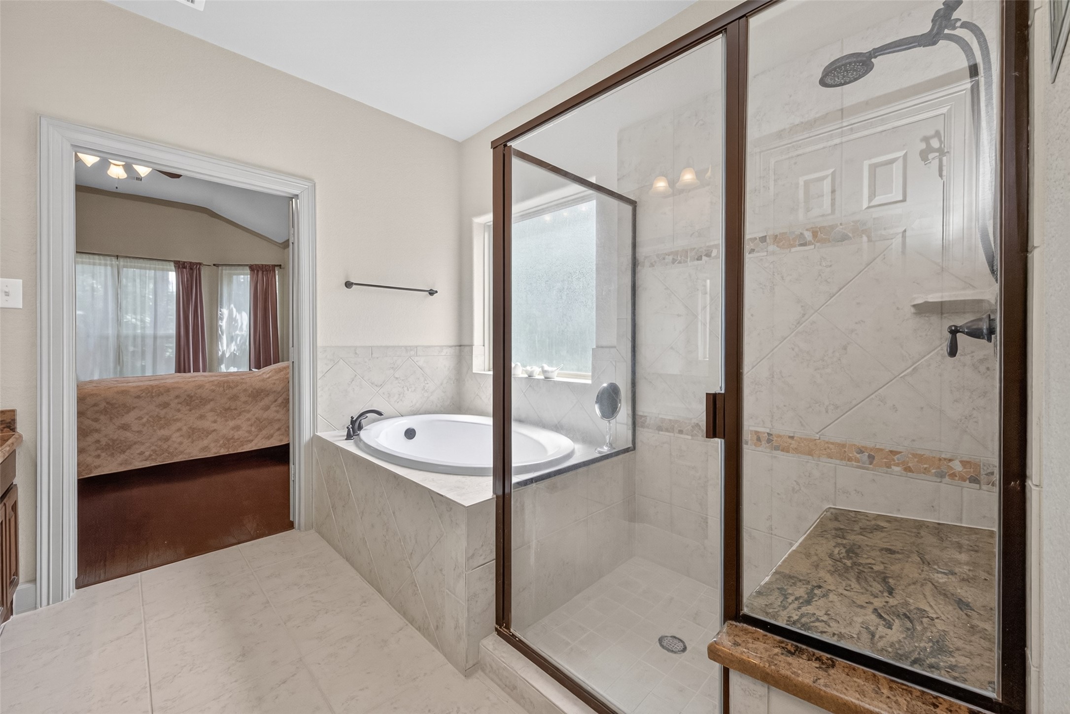 46 Tallgrass Way Spring, TX 77389 - Photo 28 of 50 Master Bathroom
