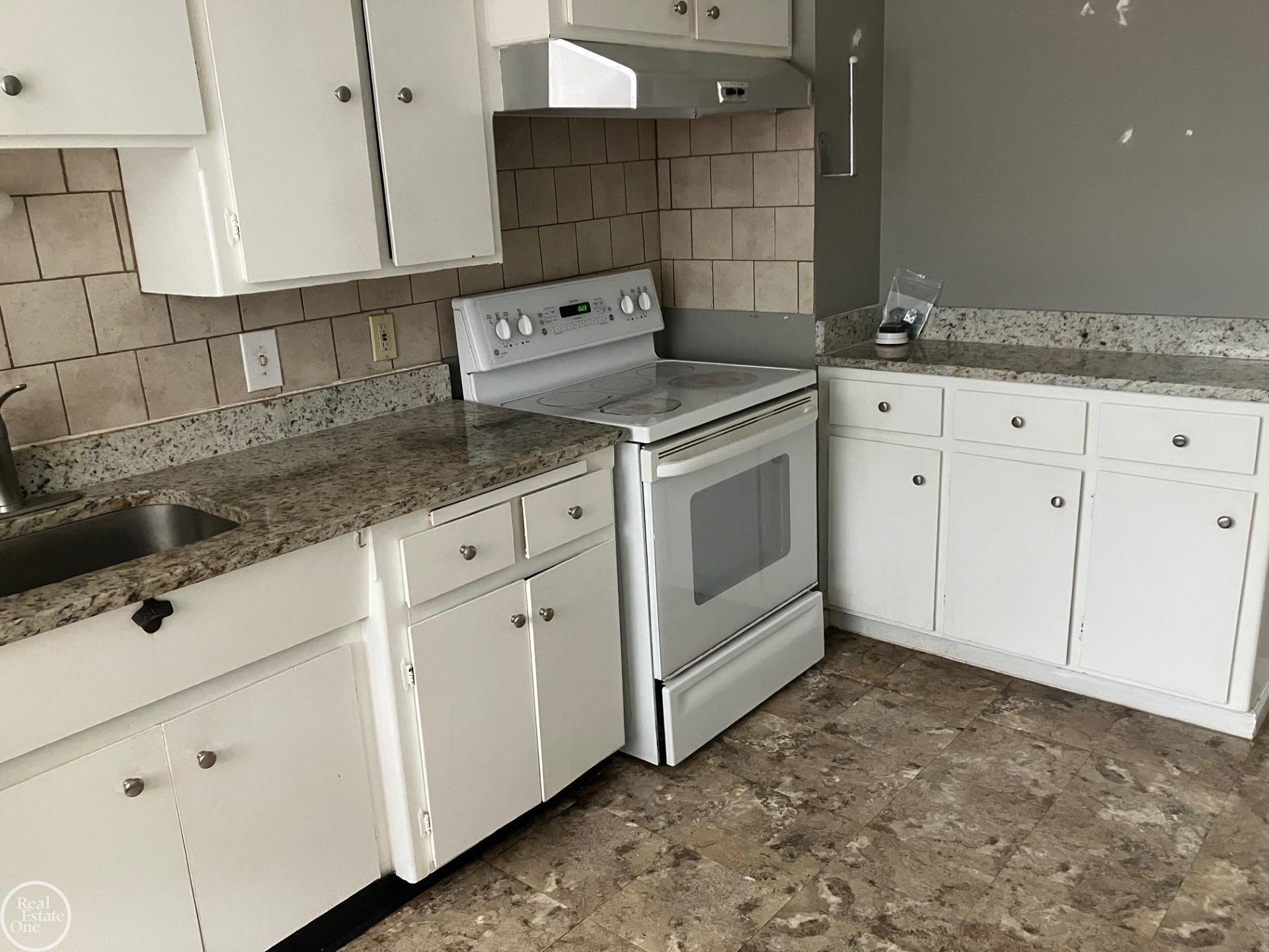 896 Rivard Boulevard Grosse Pointe, MI 48230 - Photo 10 of 21