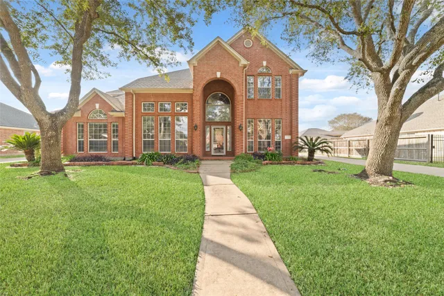 $399,000 | 3212 Autumn Court, Pearland, TX 77584