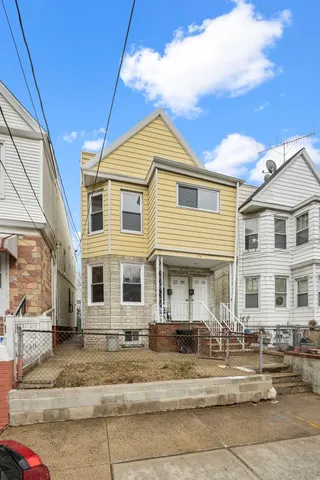 $2,395 | 379 Union Street, Unit 2, Jersey City, NJ 07304