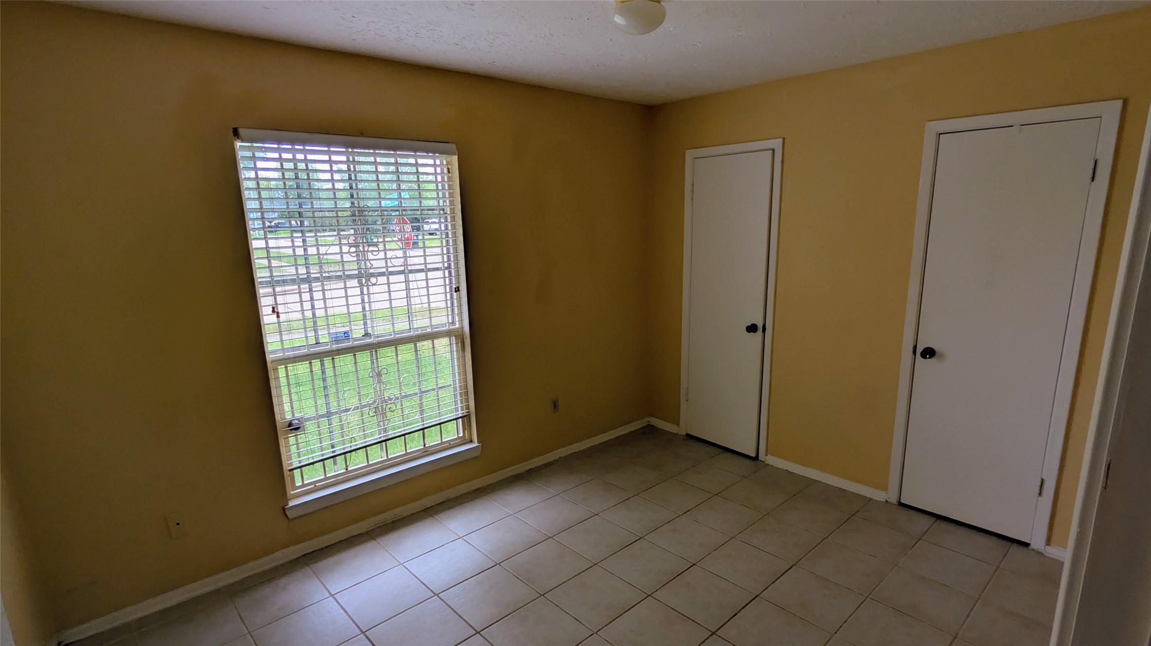 11403 Spring Grove Drive Houston, TX 77099 - Photo 16 of 23 an empty room with windows