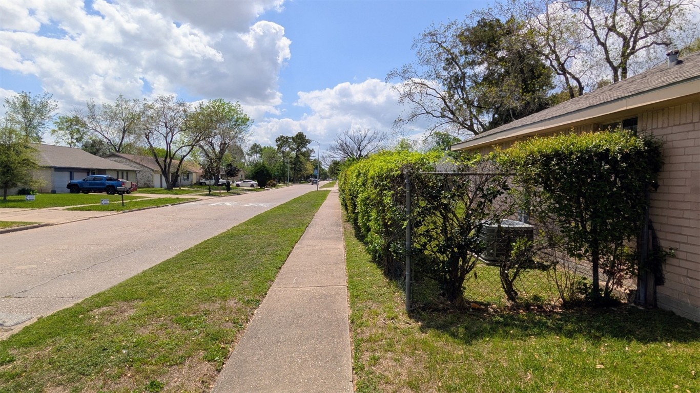 11403 Spring Grove Drive Houston, TX 77099 - Photo 23 of 23 a view of a garden