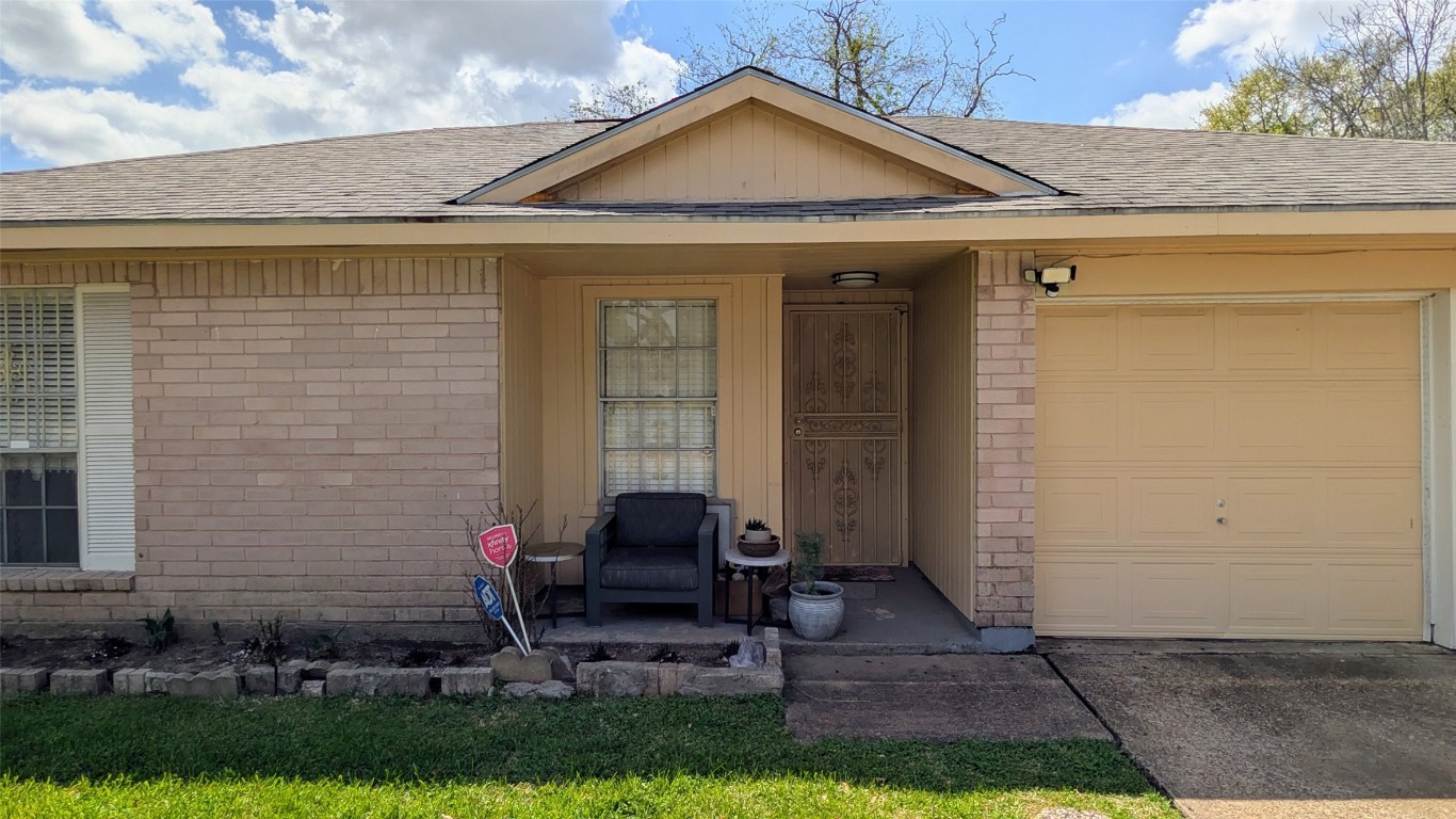 11403 Spring Grove Drive Houston, TX 77099 - Photo 4 of 23 a view of backyard with seating space