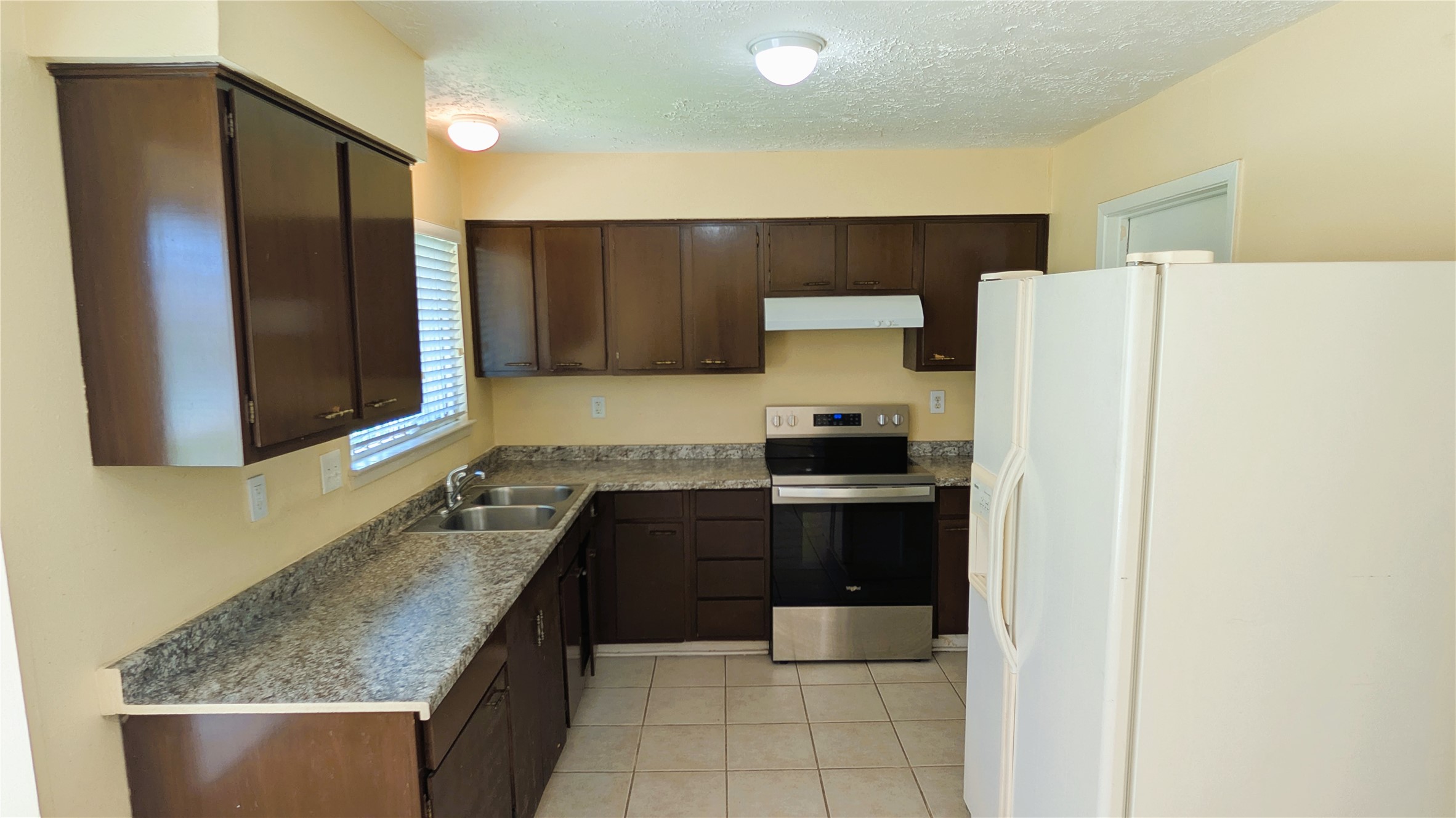 11403 Spring Grove Drive Houston, TX 77099 - Photo 7 of 23 a kitchen with a refrigerator sink and stove