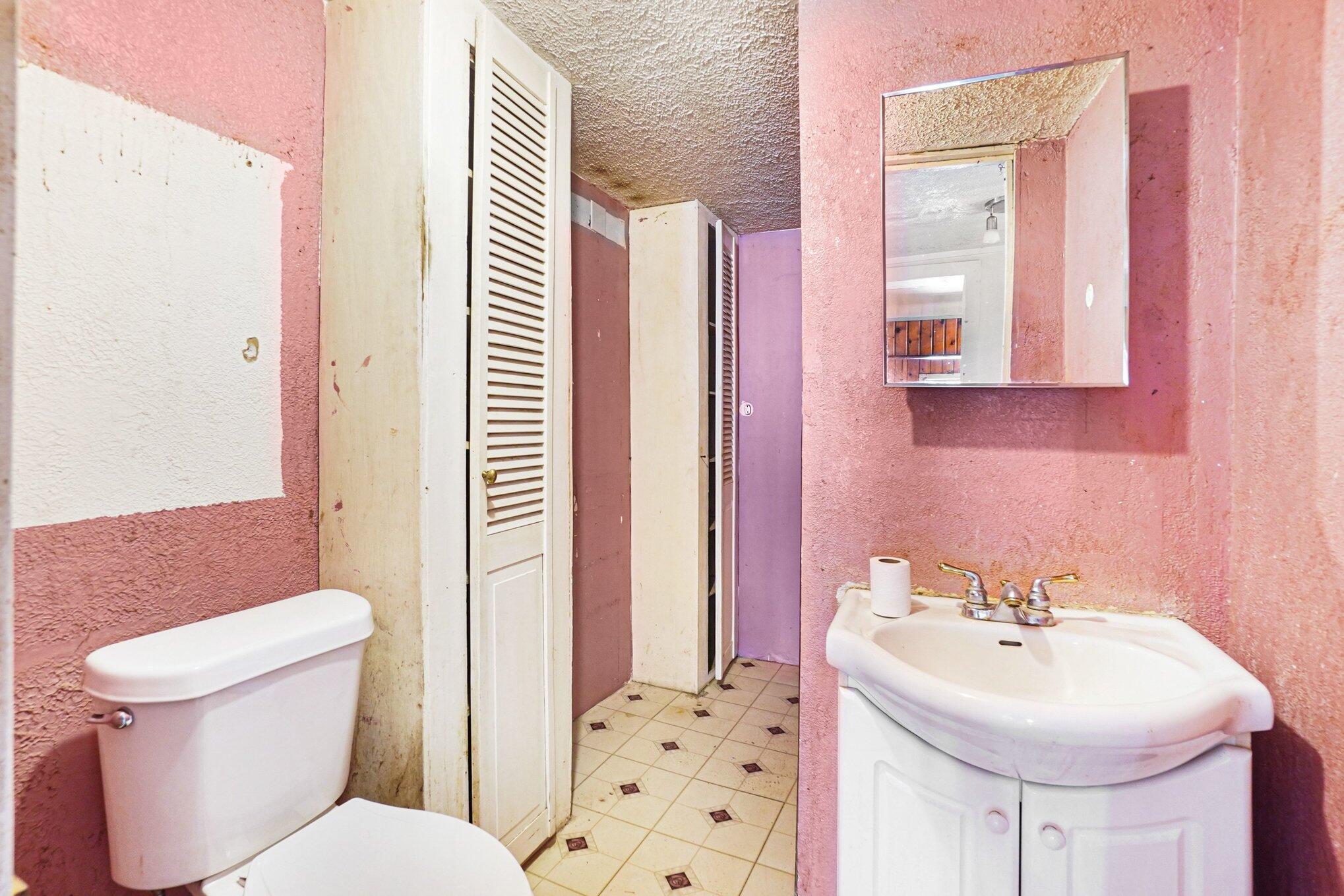 718 South Mill Street Reed City, MI 49677 - Photo 14 of 18 Bathroom
