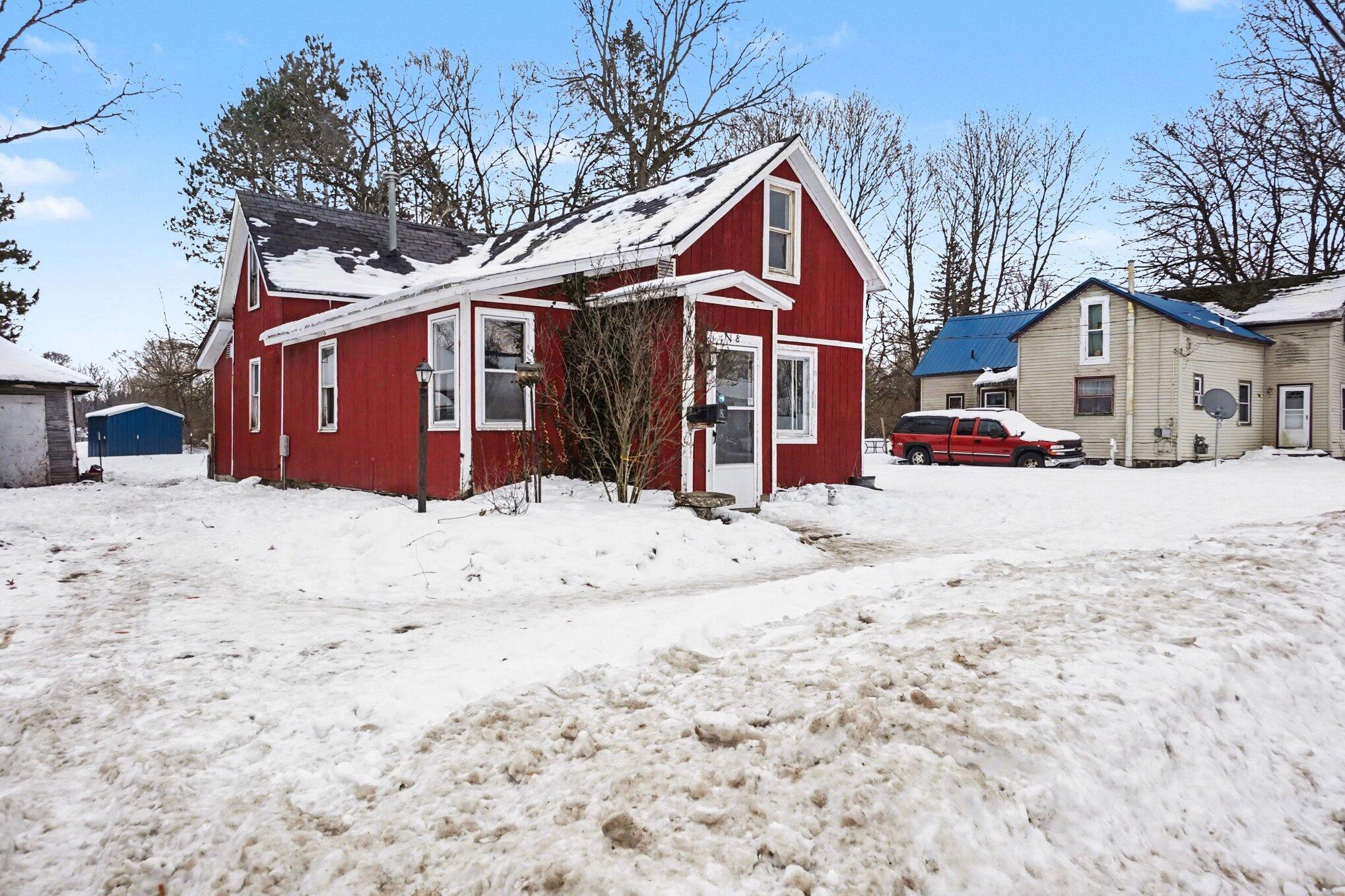 718 South Mill Street Reed City, MI 49677 - Photo 3 of 16 Exterior Front