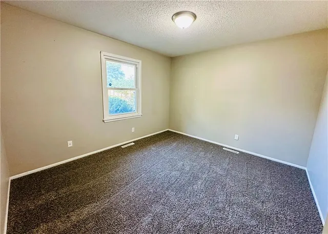 $199,000 | 129 Northeast 981 Road, Knob Noster, MO 65336