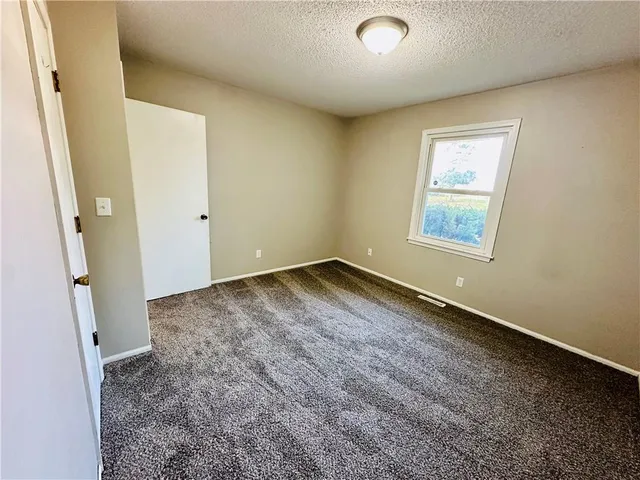 $199,000 | 129 Northeast 981 Road, Knob Noster, MO 65336