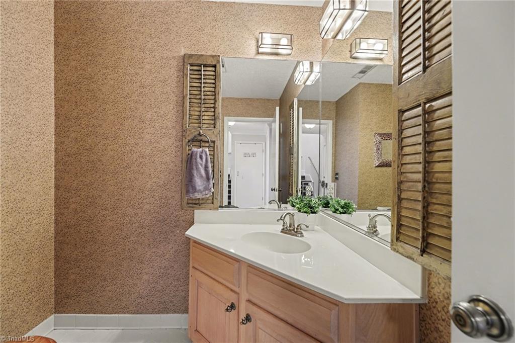 2313 Cypress Court High Point, NC 27265 - Photo 4 of 26 Power room just off entry