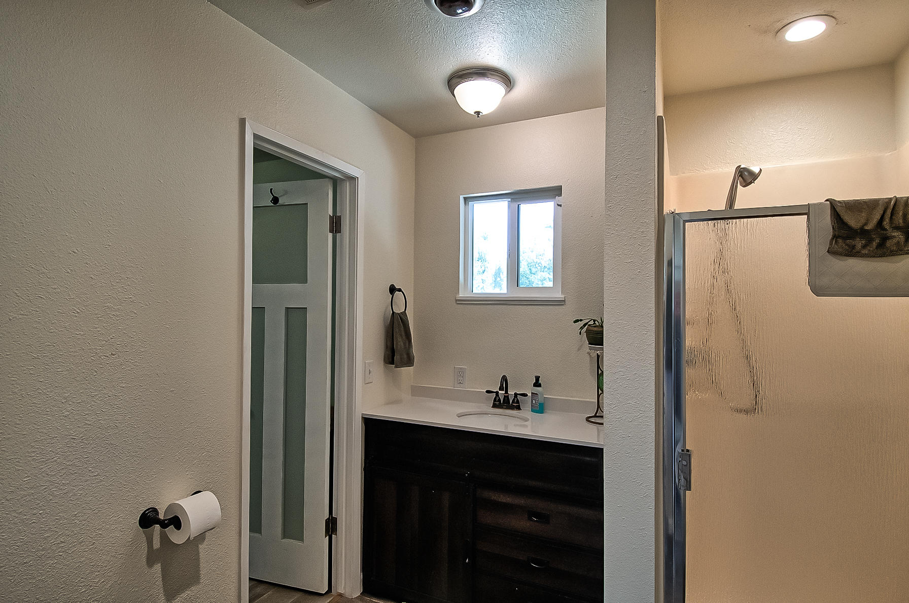 3063 Henderson Road Redding, CA 96002 - Photo 16 of 30 henderson (123 of 41)