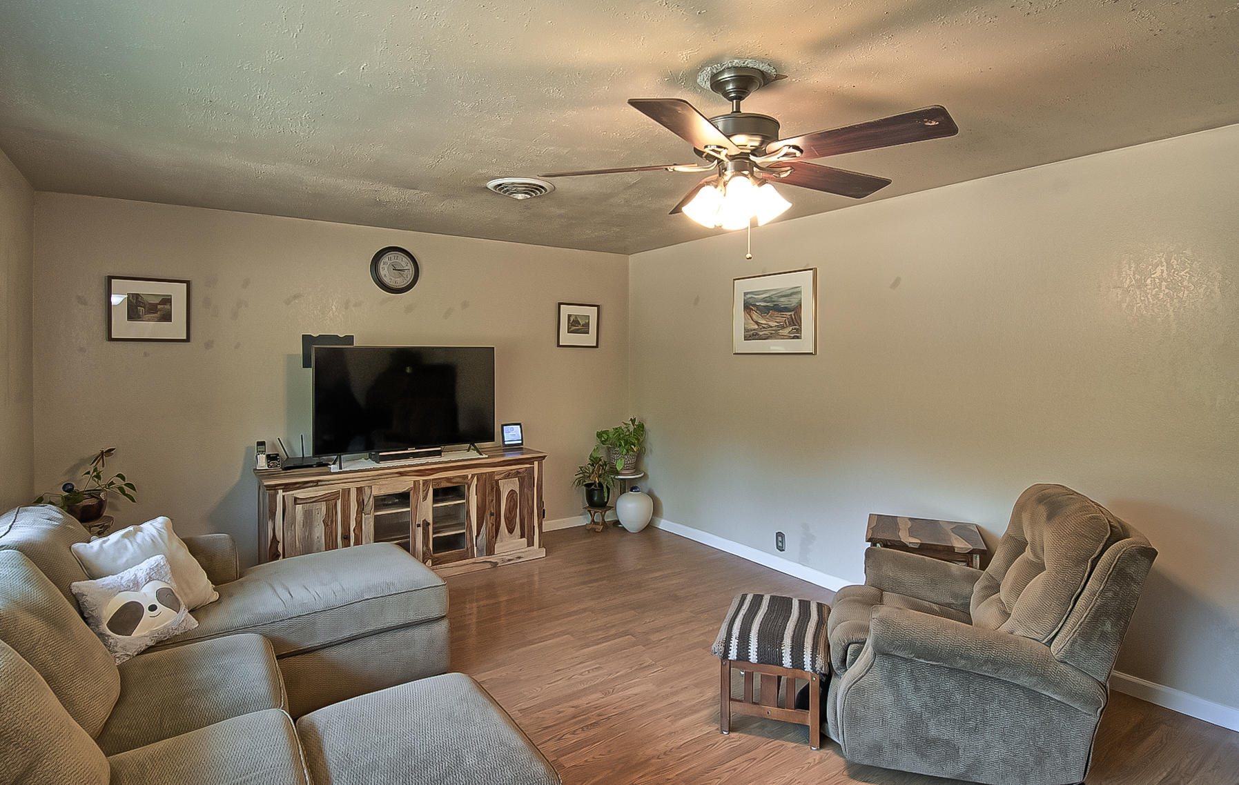 3063 Henderson Road Redding, CA 96002 - Photo 3 of 30 henderson (106 of 41)