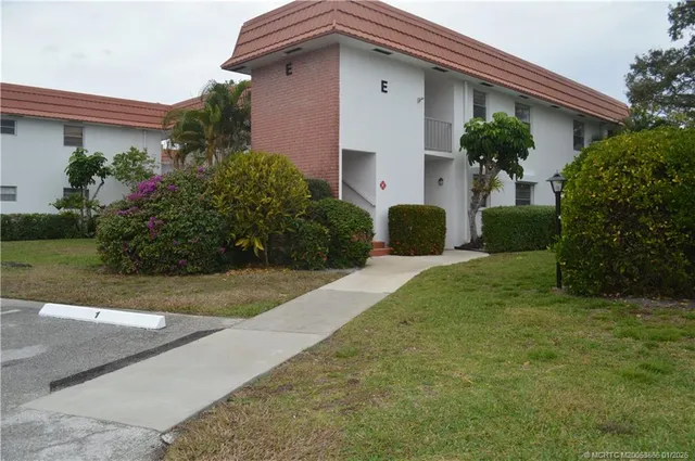 $118,000 | 2600 Southeast Ocean Boulevard, Unit E4, Stuart, FL 34996