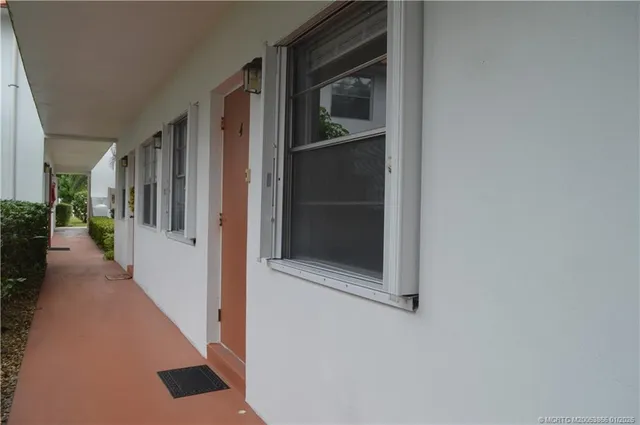 $118,000 | 2600 Southeast Ocean Boulevard, Unit E4, Stuart, FL 34996