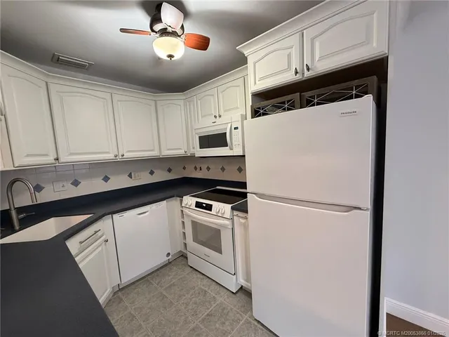 $118,000 | 2600 Southeast Ocean Boulevard, Unit E4, Stuart, FL 34996