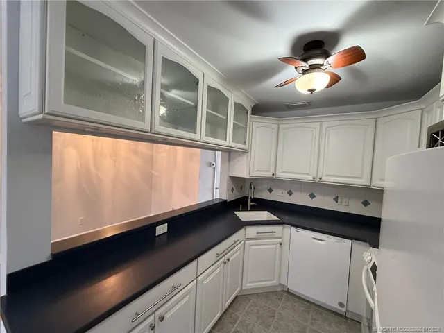 $118,000 | 2600 Southeast Ocean Boulevard, Unit E4, Stuart, FL 34996