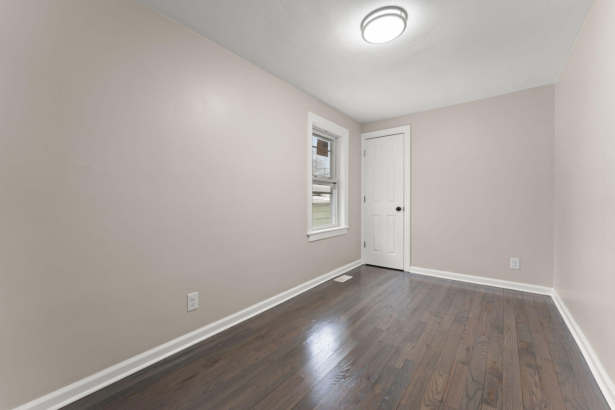 1007 Moss Street Hammond, IN 46320 - Photo 16 of 24 2048x1365
