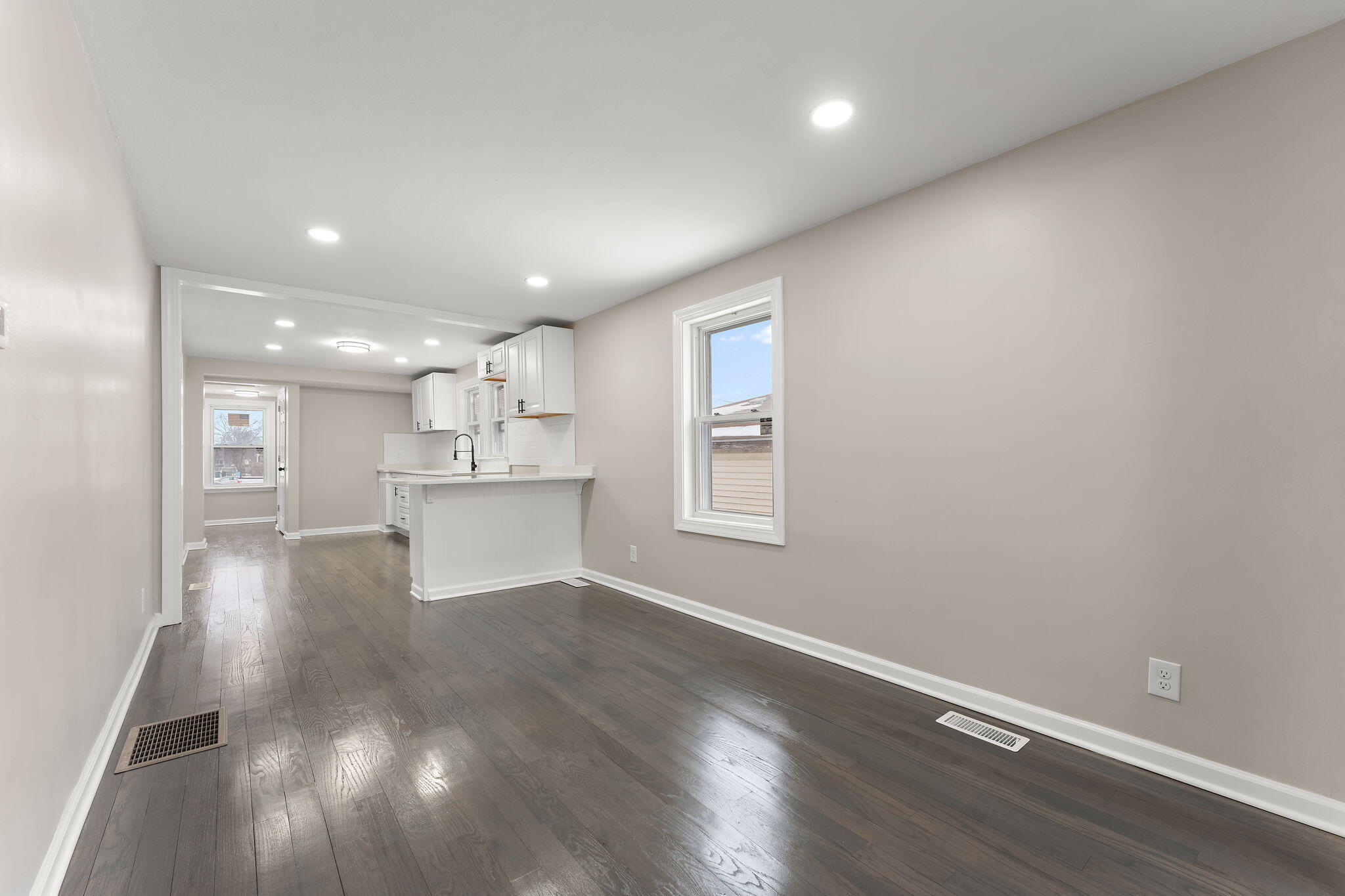 1007 Moss Street Hammond, IN 46320 - Photo 5 of 21 2048x1365