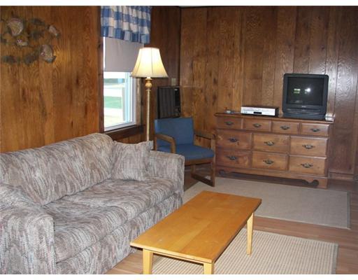 1277 Post Road, Unit 152 Wells, ME 04090 - Photo 6 of 8 Living Room.