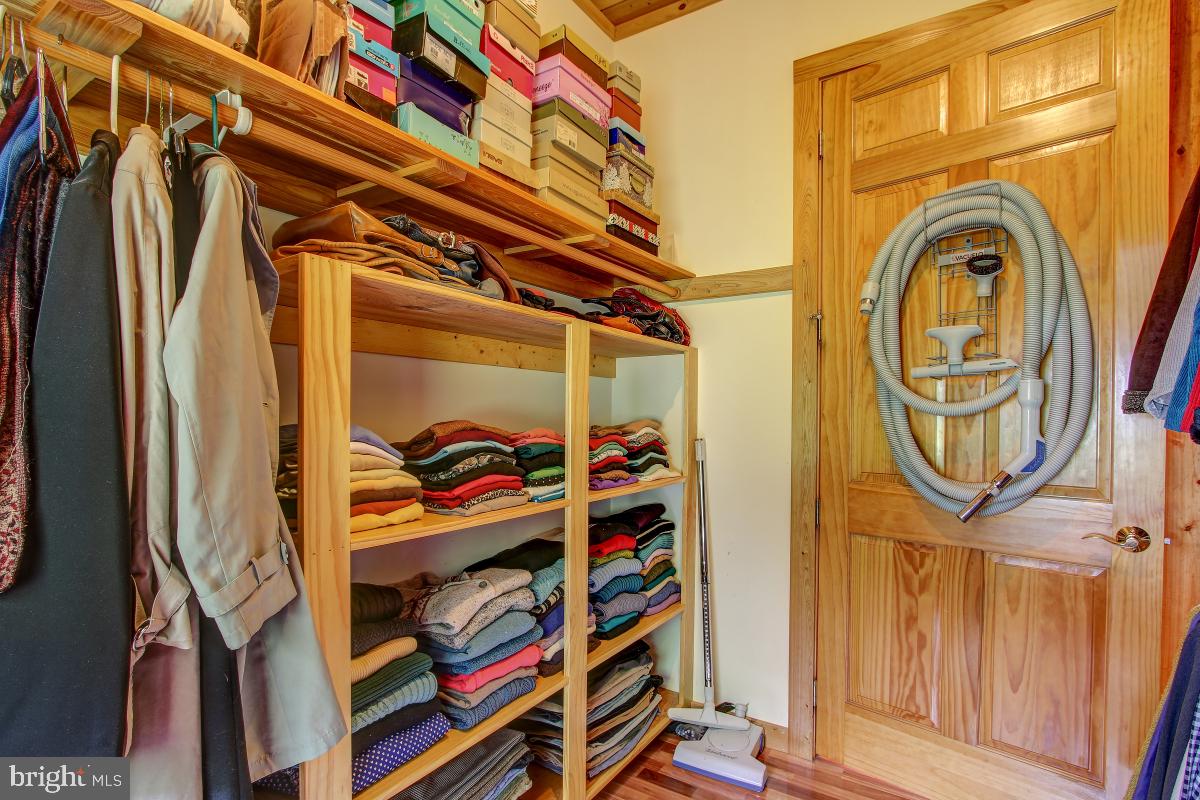 9626 Sherburne Farm Road Marshall, VA 20115 - Photo 11 of 57 a view of walk in closet with clothes