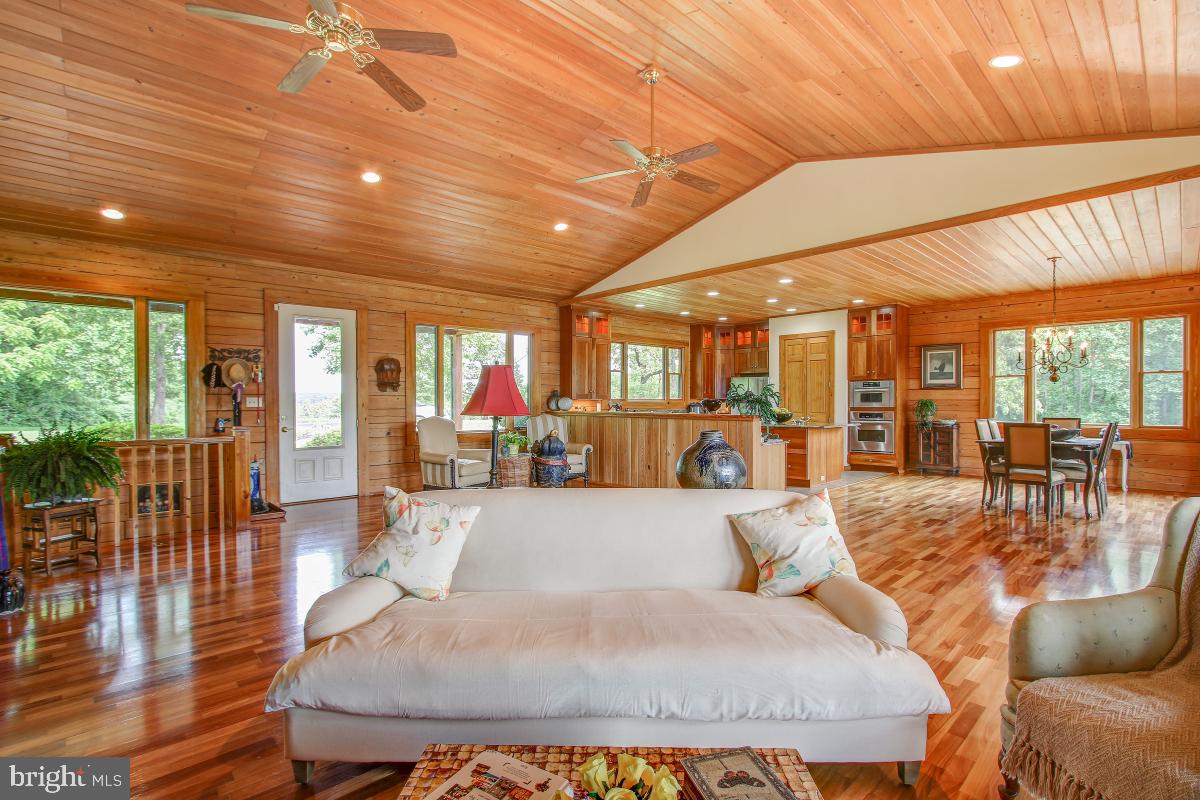9626 Sherburne Farm Road Marshall, VA 20115 - Photo 22 of 57 a living room with furniture and wooden floor