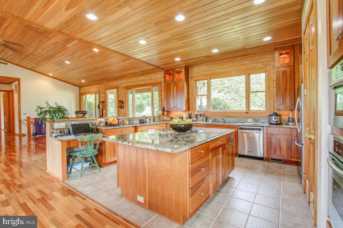 9626 Sherburne Farm Road Marshall, VA 20115 - Photo 4 of 57 a kitchen with lots of appliances