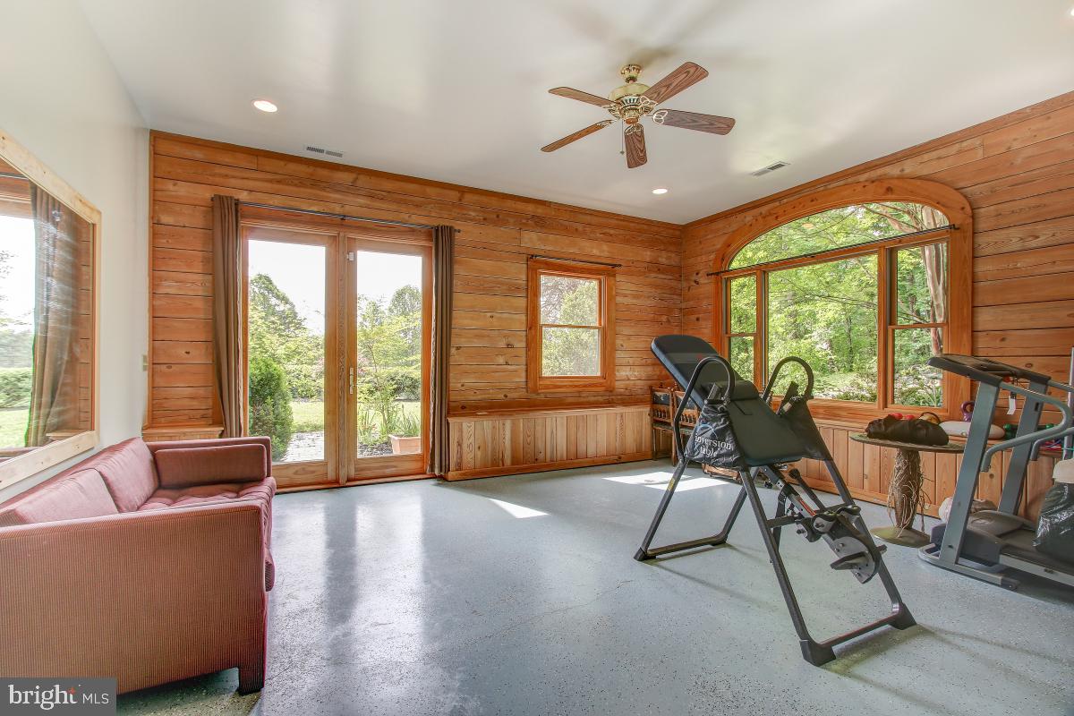 9626 Sherburne Farm Road Marshall, VA 20115 - Photo 40 of 57 a living room with furniture and a large window