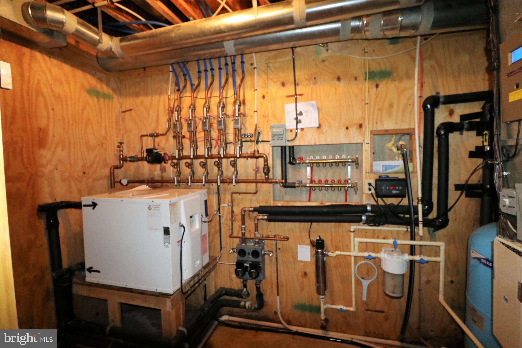 9626 Sherburne Farm Road Marshall, VA 20115 - Photo 41 of 57 a utility room with dryer and washer