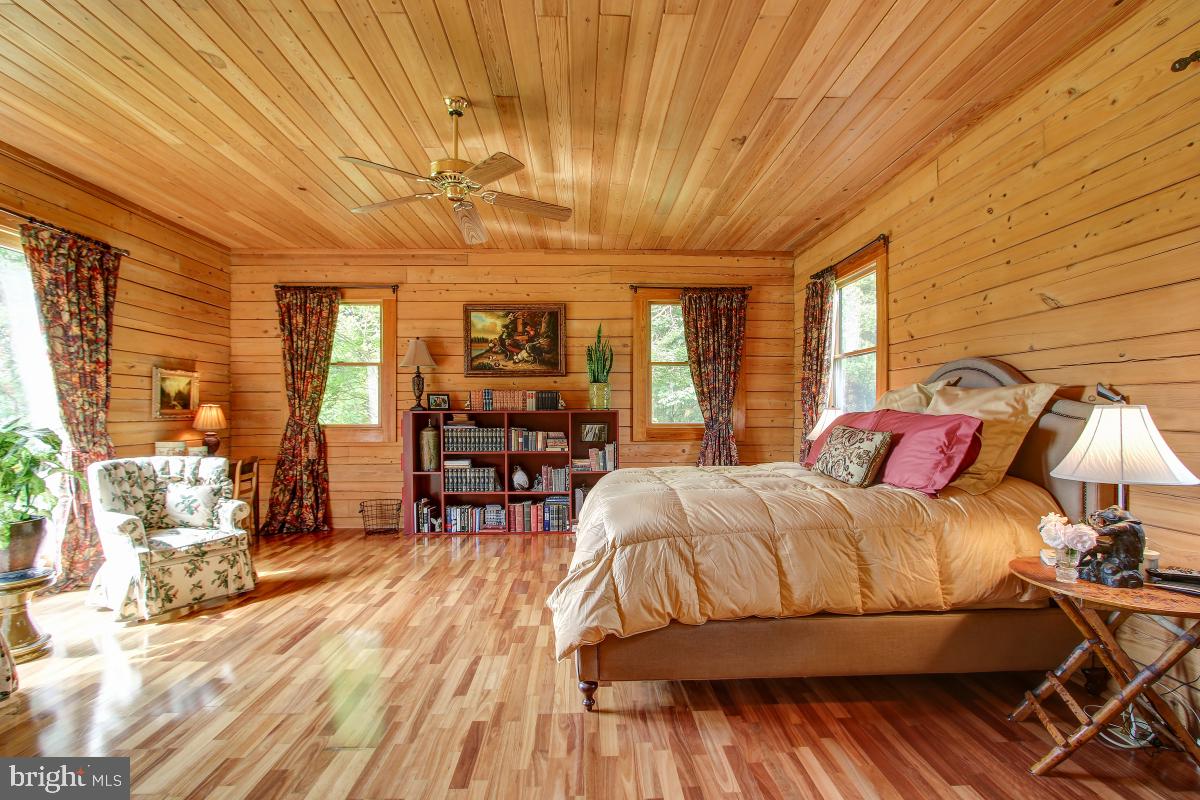 9626 Sherburne Farm Road Marshall, VA 20115 - Photo 8 of 57 a bedroom with a bed and wooden floor