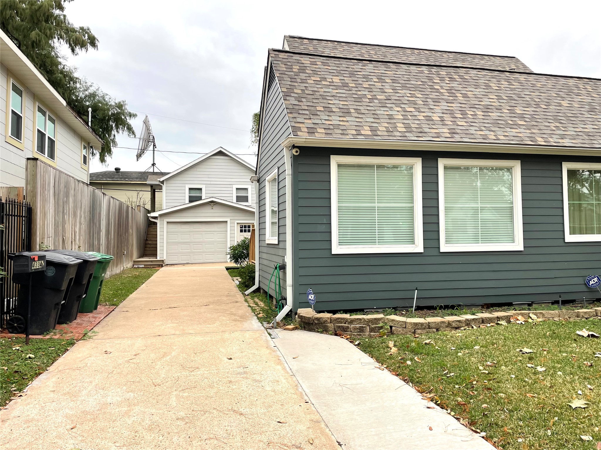 4334 Jefferson Street, Unit 1/2 Houston, TX 77023 - Photo 6 of 21 a front view of a house