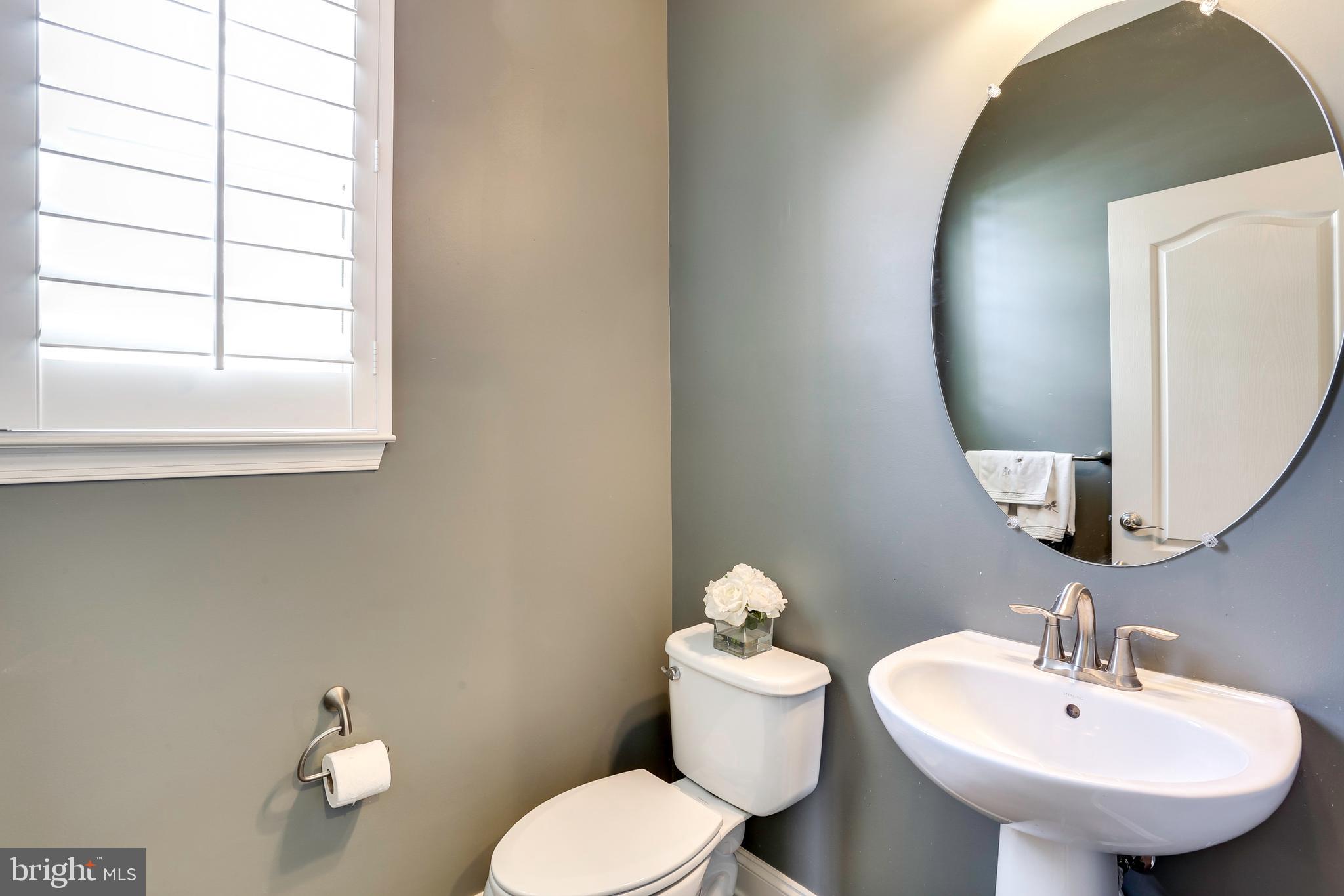 6721 Evanston Road Baltimore, MD 21209 - Photo 18 of 38 Main Level Powder Room