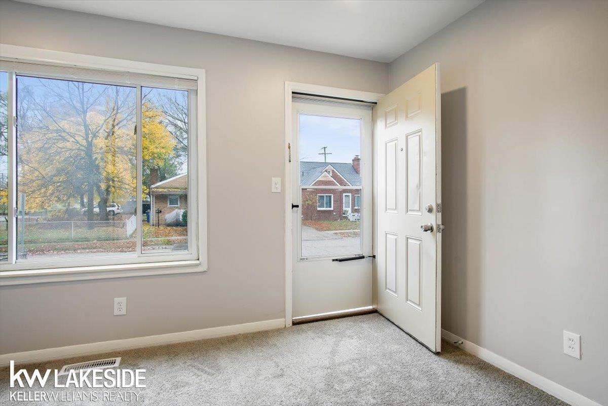 8111 Rivard Avenue Warren, MI 48089 - Photo 3 of 25 50170713-57F59FCD-864A-4C68-8020-1798108A81C1.JPG