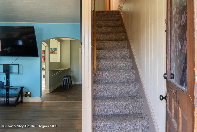 a view of entryway and hall