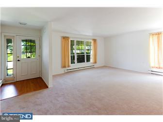 2 Windsor Road Southampton, NJ 08088 - Photo 4 of 23 Living Room